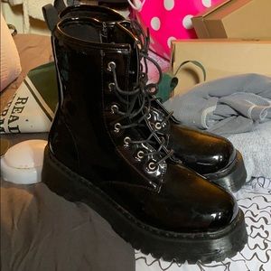 ✨PRETTY LITTLE THING Combat Boot ✨